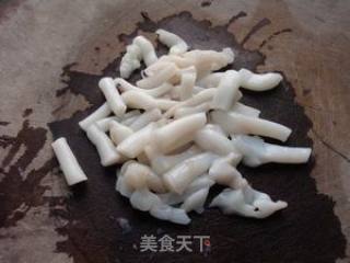 黑木耳炒鱿须的做法步骤：2