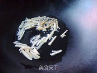 黑木耳炒鱿须的做法步骤：4
