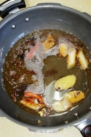 老少皆宜鲜美骨酥的带鱼罐头的做法步骤：4