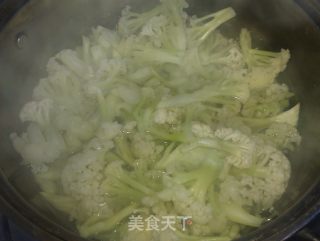 番茄酱培根炒花椰菜的做法步骤：3