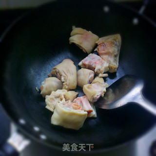 香辣猪蹄的做法步骤：1