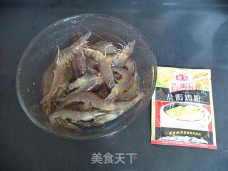 微波炉版——盐焗虾的做法步骤：1