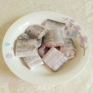 红烧带鱼的做法步骤：1
