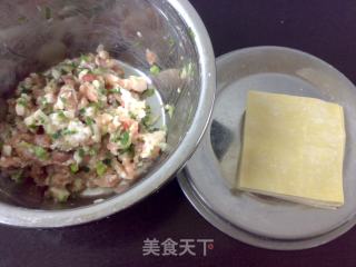 马蹄鲜肉蒸馄饨的做法步骤：1