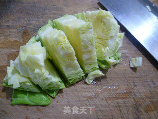 香菇圆白菜炒年糕的做法步骤：3