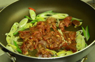 孜然葱爆羊肉的做法步骤：5
