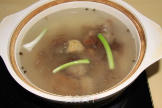 丽江腊排骨火锅的做法步骤：4