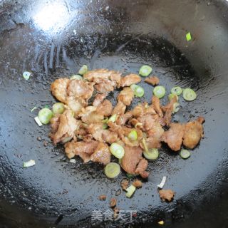 东北 干豆腐（豆片）炒尖椒的做法步骤：4