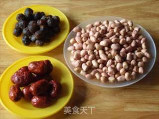 花生红枣桂圆汤的做法步骤：1
