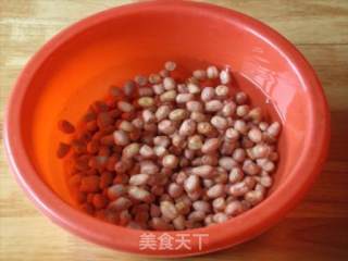 花生红枣桂圆汤的做法步骤：2
