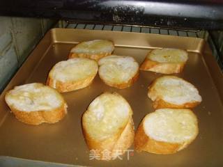 清新开胃---番茄香草面包塔的做法步骤：5
