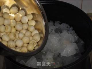 红枣莲子银耳羹的做法步骤：5