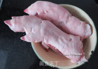 红烧猪蹄的做法步骤：2
