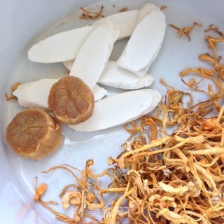虫草花炖瘦肉的做法步骤：2