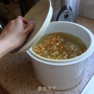 虫草花炖瘦肉的做法步骤：4