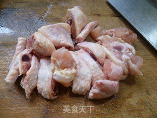 泡椒鸡翅的做法步骤：2