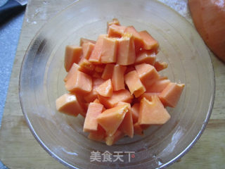 节后养身佳品--木瓜银耳枸杞莲子羹的做法步骤：3