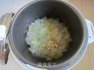 节后养身佳品--木瓜银耳枸杞莲子羹的做法步骤：4