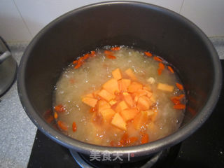 节后养身佳品--木瓜银耳枸杞莲子羹的做法步骤：7