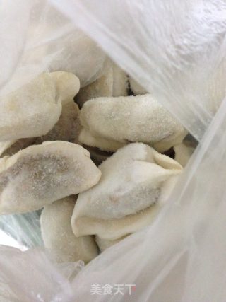 生煎饺子的做法步骤：1