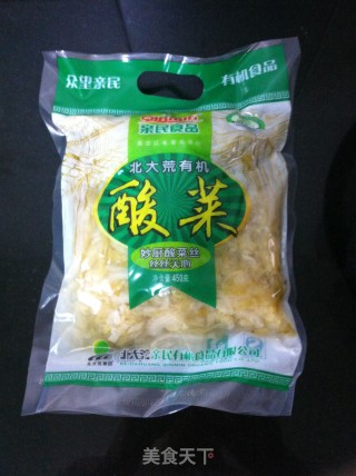 东北家常菜—脊骨酸菜炖冻豆腐的做法步骤：2