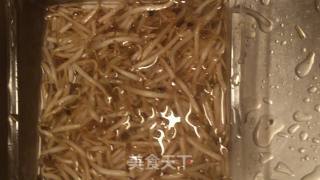 家常 火腿肠炒豆芽的做法步骤：1