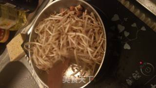 家常 火腿肠炒豆芽的做法步骤：4