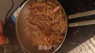 家常 火腿肠炒豆芽的做法步骤：5