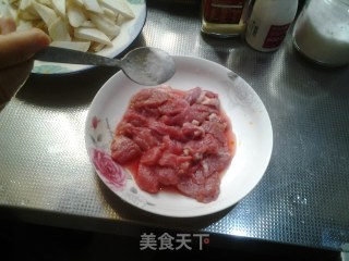 牛肉炒杏鲍菇的做法步骤：2