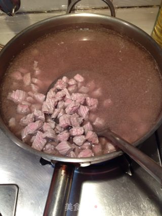 秘制牛肉辣酱的做法步骤：1