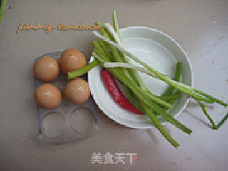 土鸡蛋炒芹菜的做法步骤：1