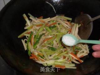 杏鲍菇炒芦笋的做法步骤：8