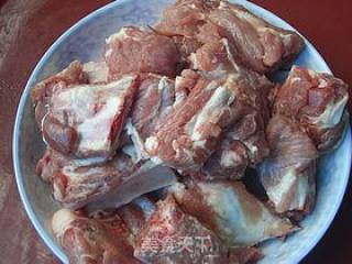 羊肉炖玉米胡萝卜的做法步骤：2