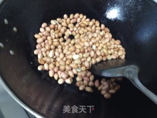 过油花生仁的做法步骤：3