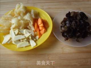 冬笋炒肉皮的做法步骤：3