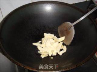 冬笋炒肉皮的做法步骤：4