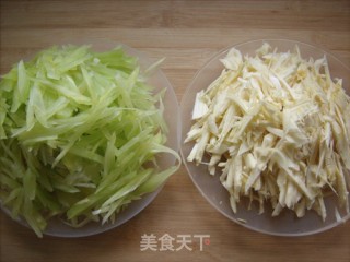 炒莴笋冬笋丝的做法步骤：2