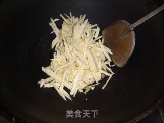炒莴笋冬笋丝的做法步骤：3