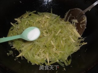 炒莴笋冬笋丝的做法步骤：5