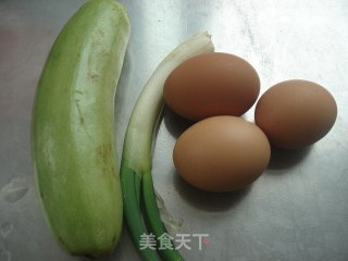 西葫芦炒鸡蛋的做法步骤：1