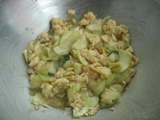 西葫芦炒鸡蛋的做法步骤：6