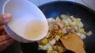 酱油肉炒娃娃菜的做法步骤：6
