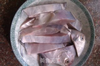 鲳鱼烧咸菜的做法步骤：3