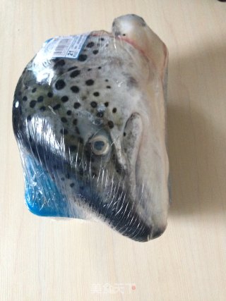无比鲜美霸气的三文鱼头煲的做法步骤：1