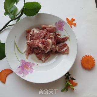 白菜木耳肉的做法步骤：1