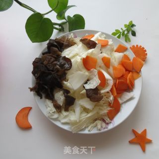 白菜木耳肉的做法步骤：2