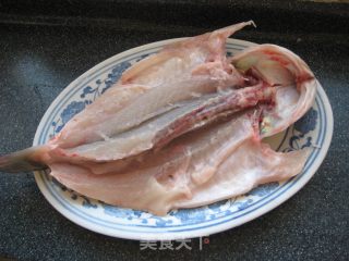 清蒸鲈鱼的做法步骤：2