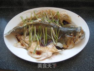 清蒸鲈鱼的做法步骤：9