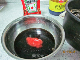 自制香酥美味的鲫鱼罐头的做法步骤：3