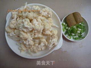 咖喱花菜的做法步骤：1
